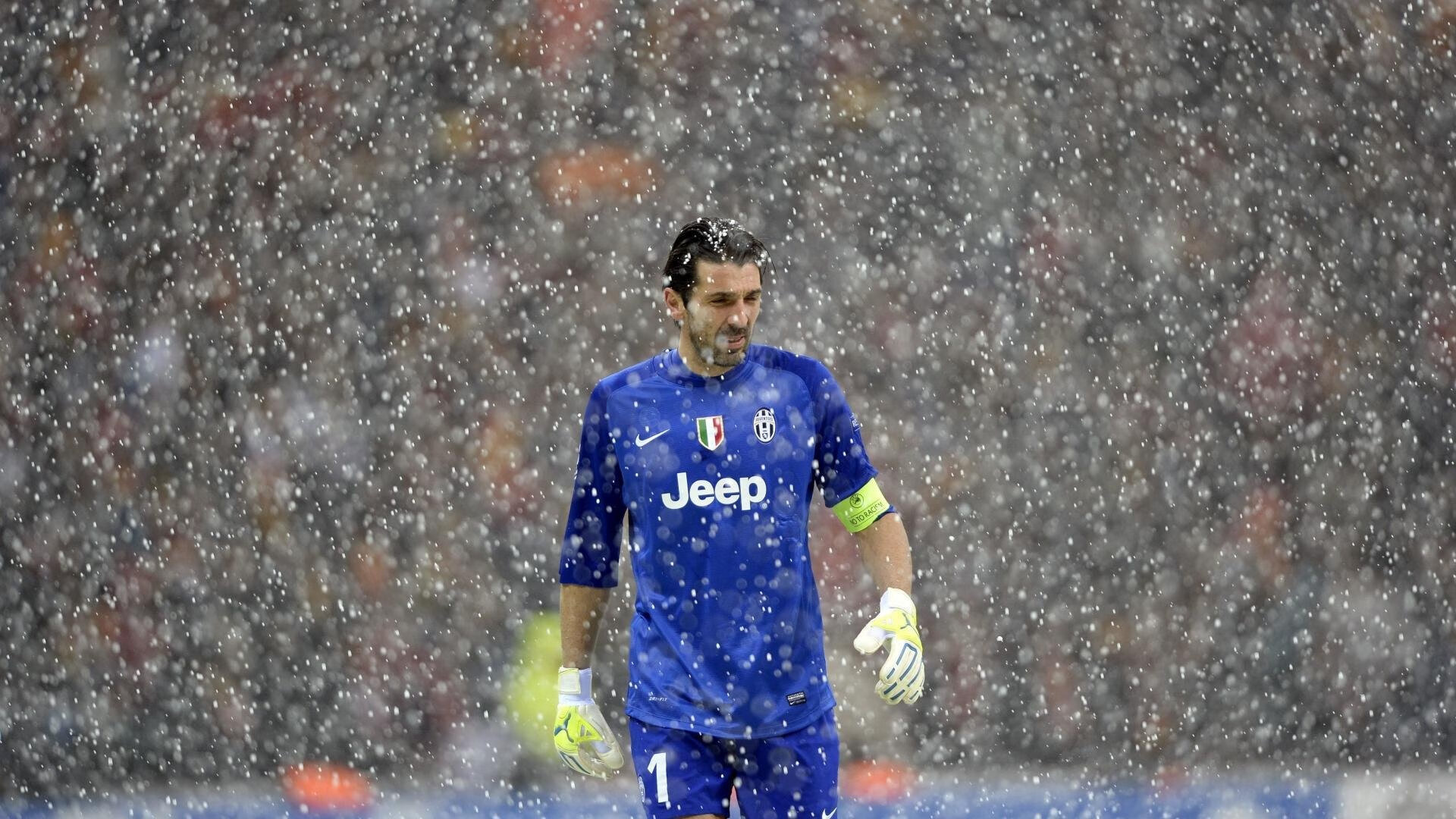 爱游戏平台-法甲场面火爆：跑位、射门、救球连续不断，法甲水平如何